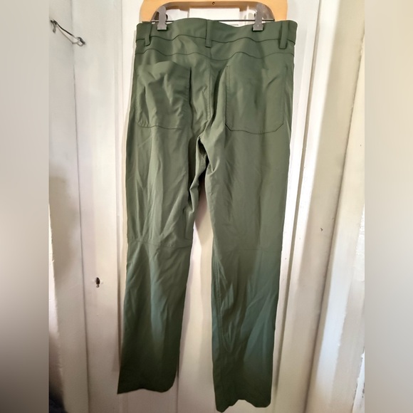 Swiss Tech Olive Chinos - Picture 1 of 2